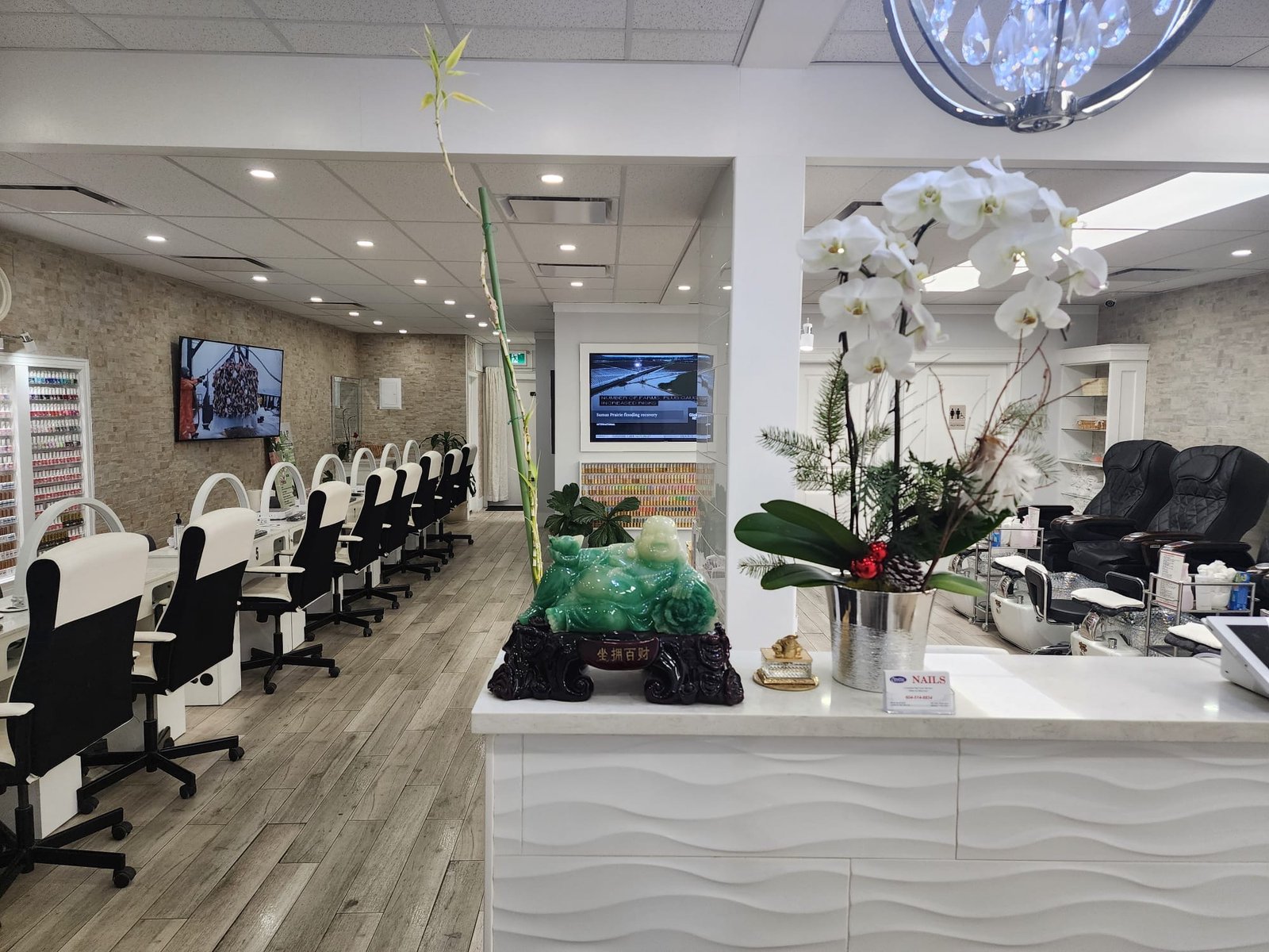 CrystalNailsLangley-Shop6